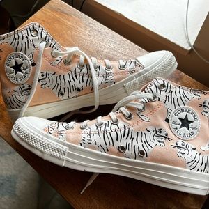 Cheeky Converse NWOB Women’s 10